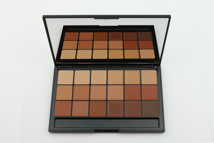 RCMA Vincent Kehoe - 18 Part Foundation / Concealer Palette VK10